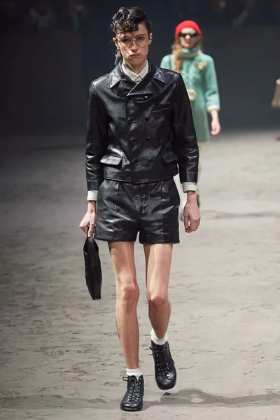 Look 19